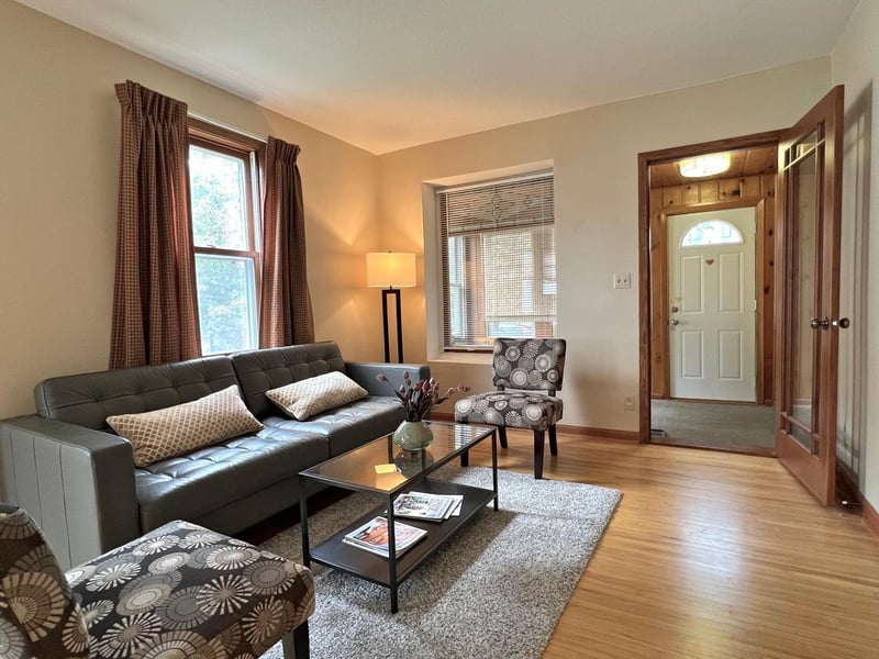1020 Chatsworth St N, Saint Paul, MN 55103