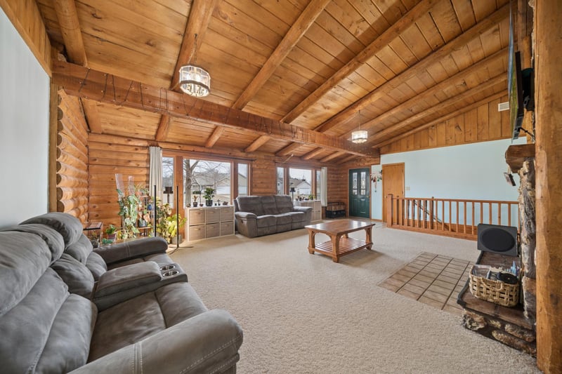 830 W Church St, Belle Plaine, MN 56011