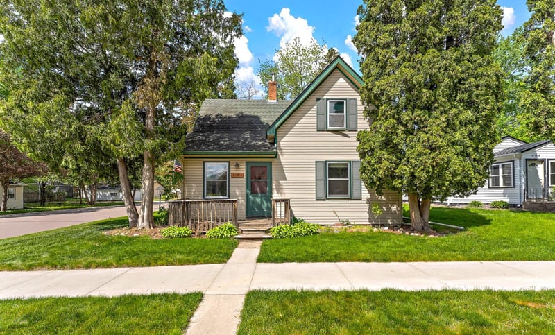 501 2nd St N, Delano, MN 55328