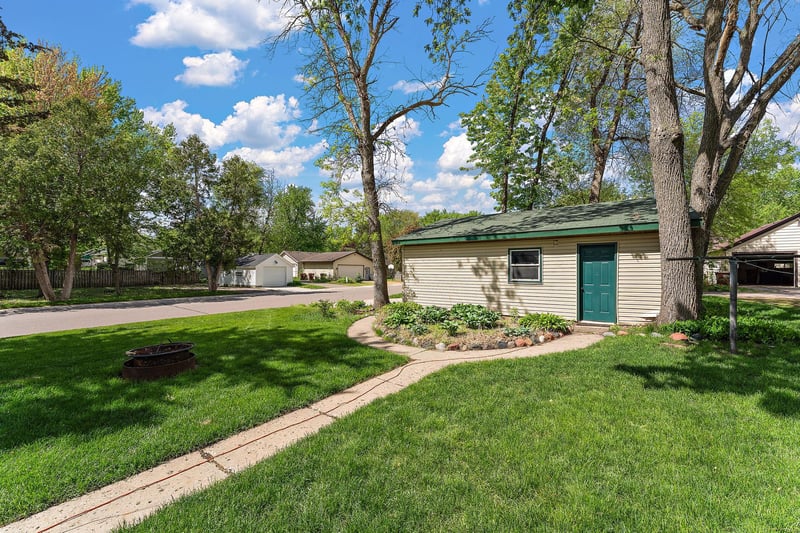 501 2nd St N, Delano, MN 55328