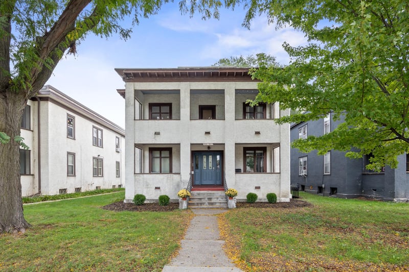 3831 Grand Ave S, Minneapolis, MN 55409