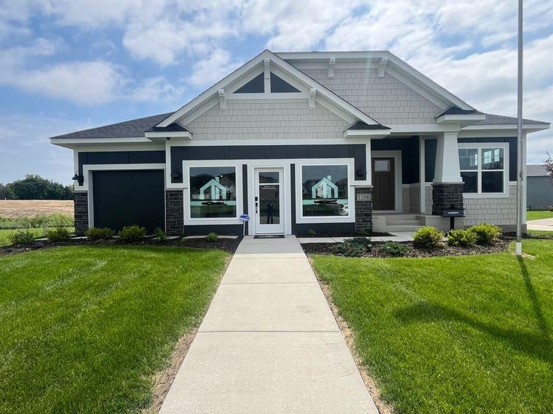 1198 Woods Creek Dr, Delano, MN 55328