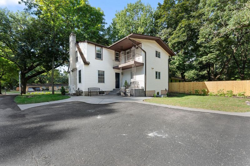 2757 Sherwood Rd, Mounds View, MN 55112