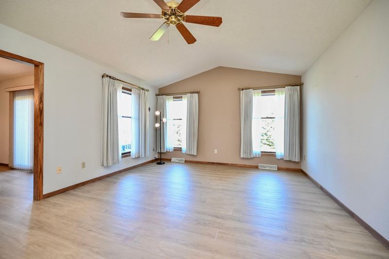 30 Tews Ave, Lewiston, MN 55952