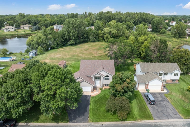 725 103rd Ave NE, Blaine, MN 55434