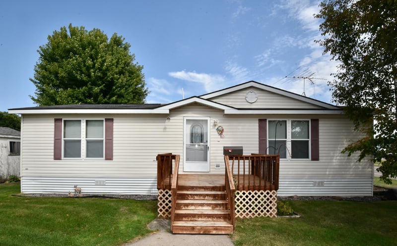 708 1st St E, Milaca, MN 56353