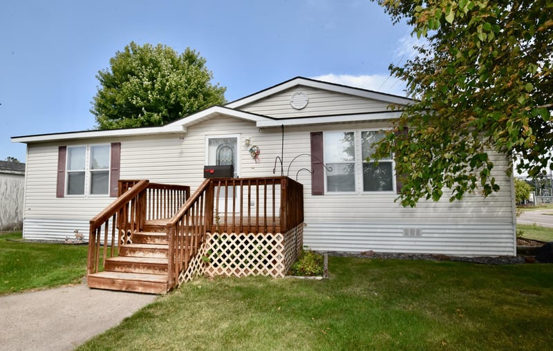 708 1st St E, Milaca, MN 56353