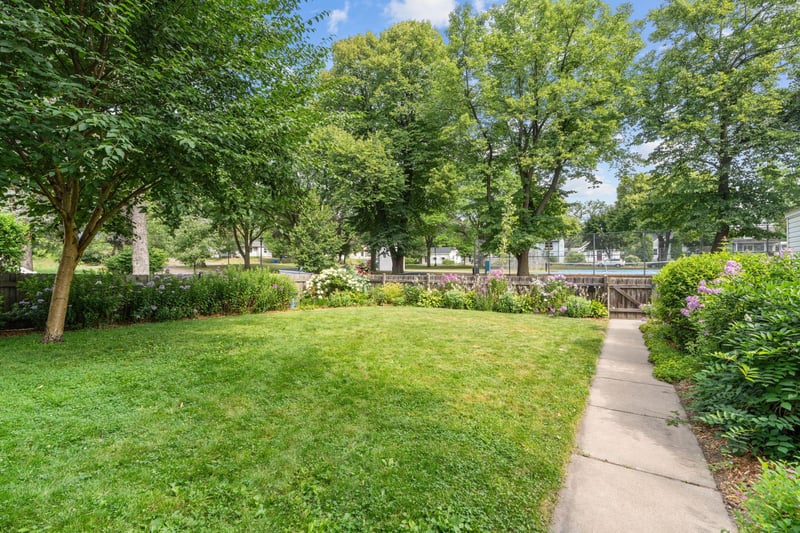 1830 Hewitt Ave, Saint Paul, MN 55104