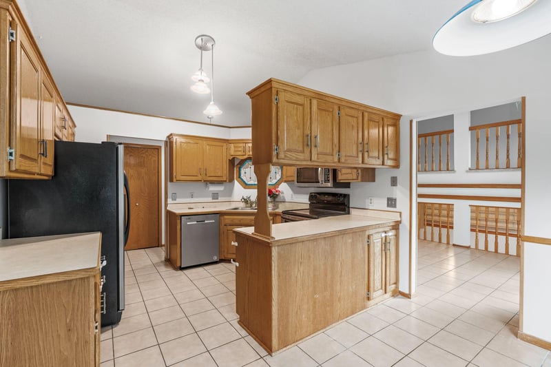 9163 Ranchview Ln N, Maple Grove, MN 55369