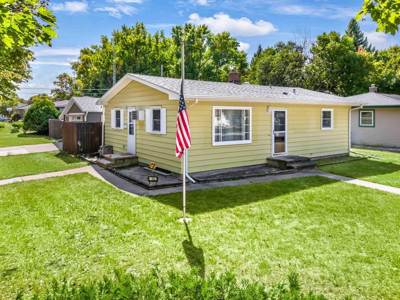1921 N 10th Ave N, Moorhead, MN 56560