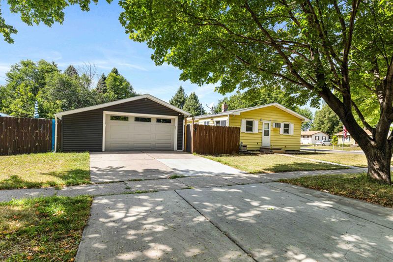 1921 N 10th Ave N, Moorhead, MN 56560