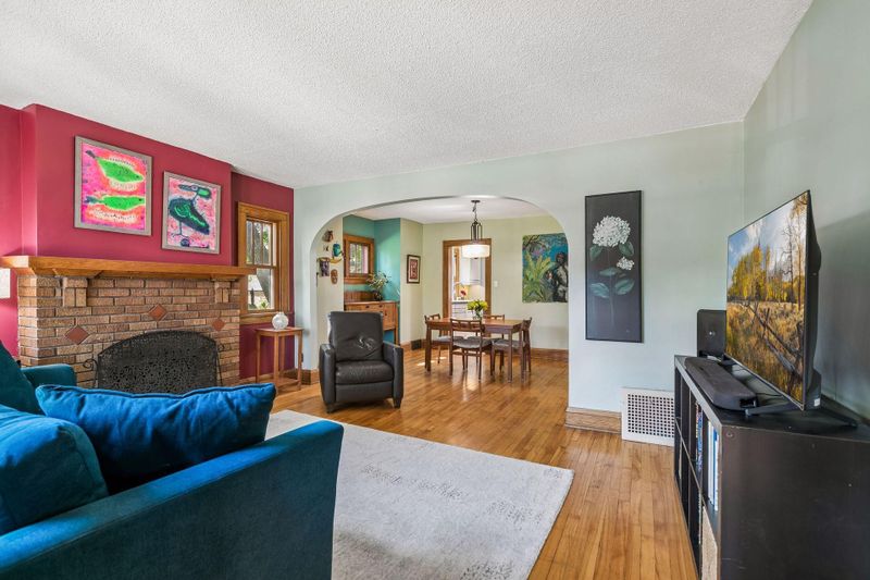 2761 Zenith Ave N, Robbinsdale, MN 55422