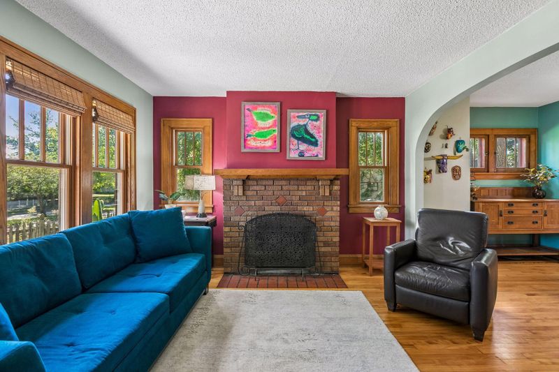 2761 Zenith Ave N, Robbinsdale, MN 55422