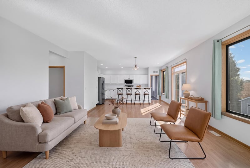 1969 Schoolmaster Dr, Chaska, MN 55318