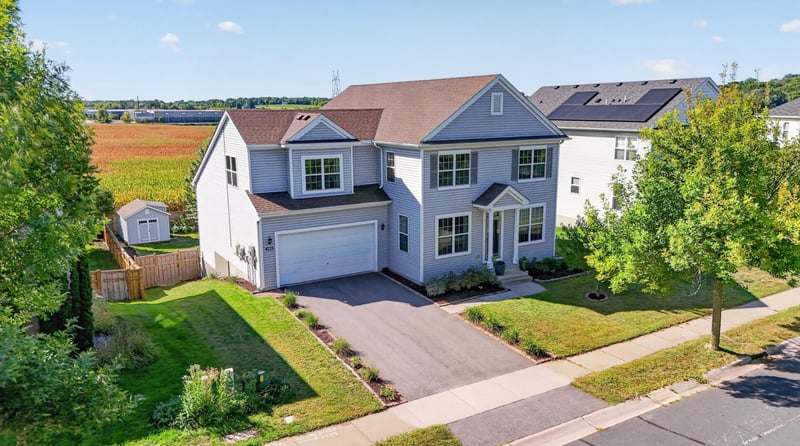 1969 Schoolmaster Dr, Chaska, MN 55318