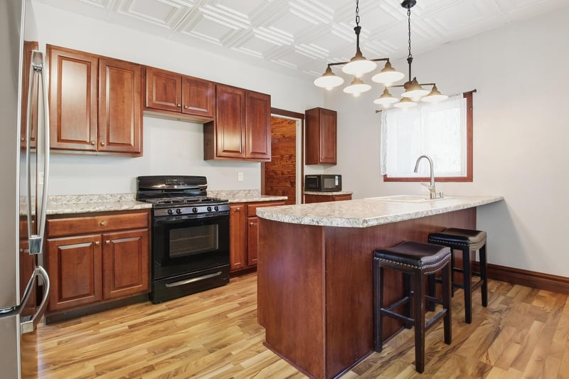 431 E 2nd St, Litchfield, MN 55355
