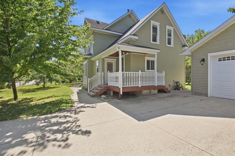 431 E 2nd St, Litchfield, MN 55355