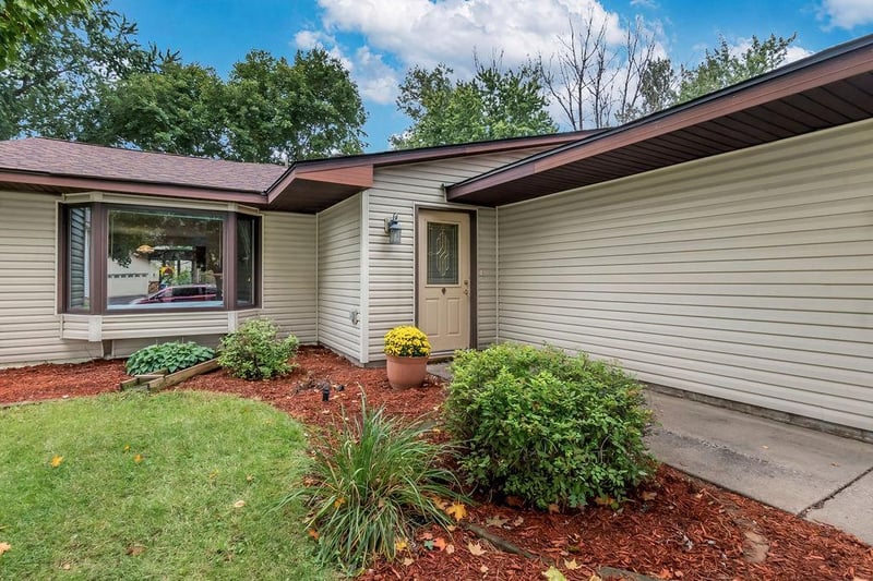 275 Little John Dr, Circle Pines, MN 55014