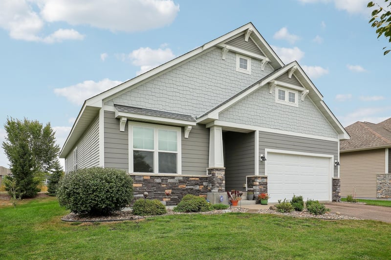 9082 Jade Cir N, Lake Elmo, MN 55042