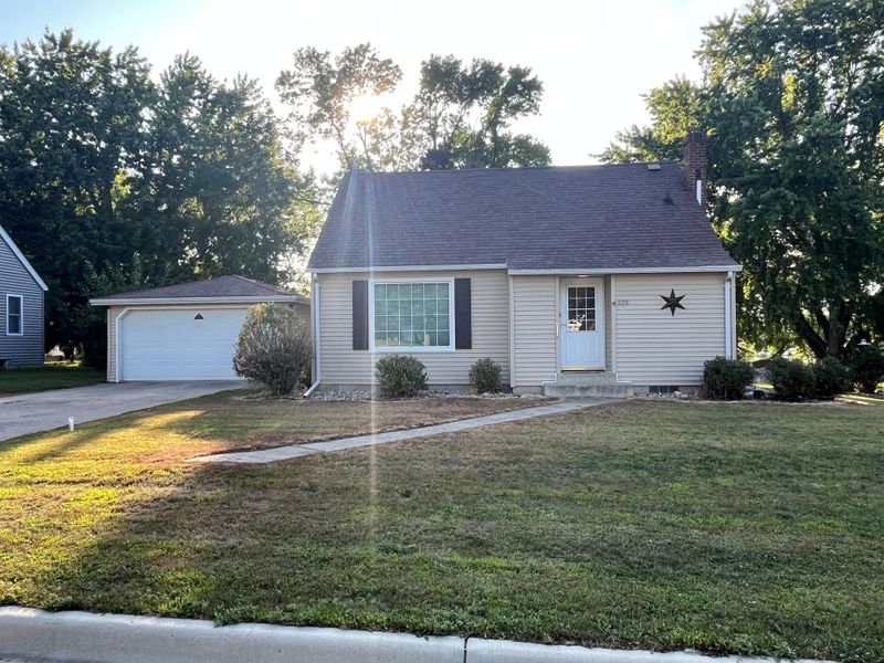 628 12th St, Dawson, MN 56232