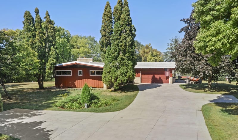 2439 Hauer Trl, Shakopee, MN 55379