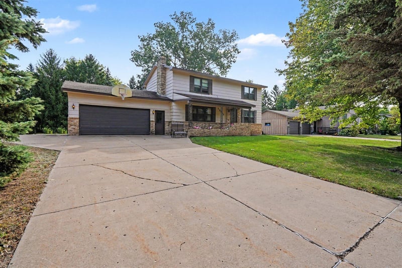 12612 Scharber St, Rogers, MN 55374