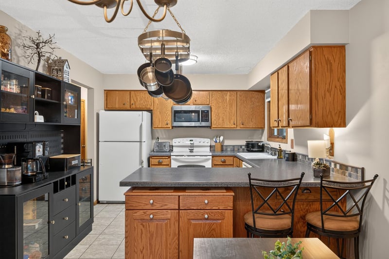 13616 W 137th Pl, Burnsville, MN 55337
