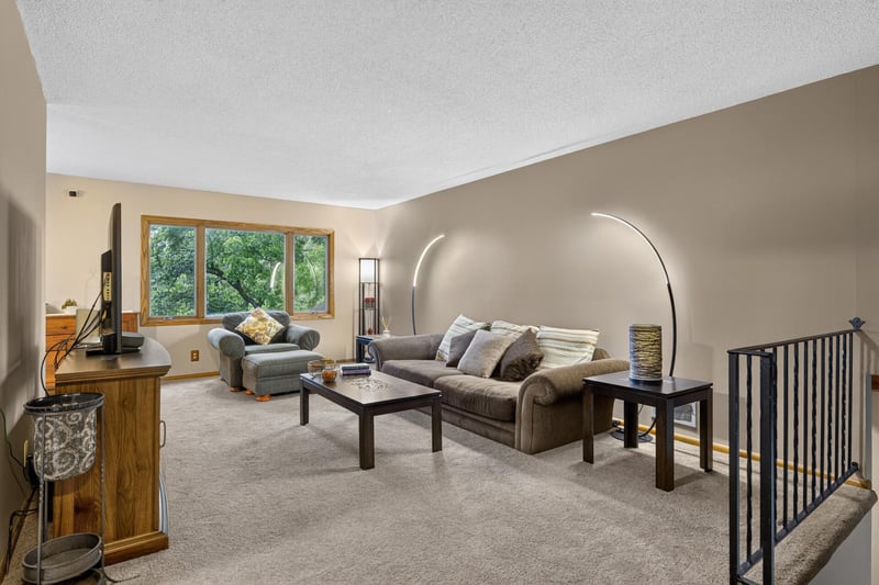13616 W 137th Pl, Burnsville, MN 55337