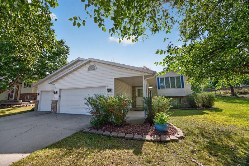 316 11th St NW, Byron, MN 55920