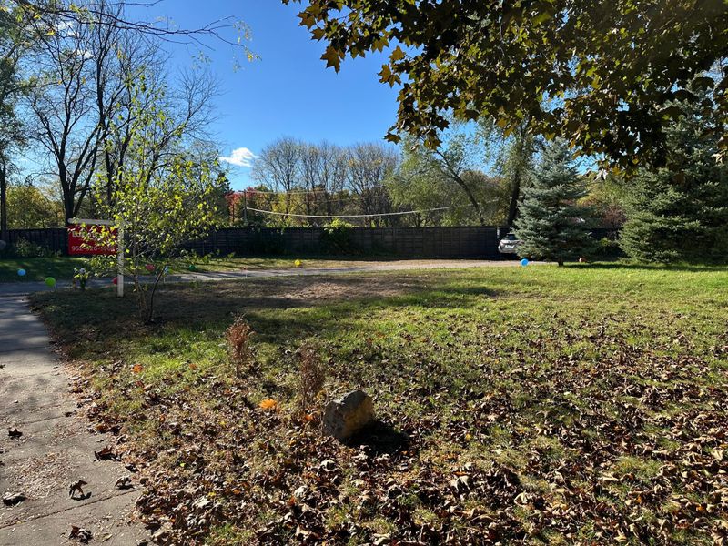 1611 Race St, North Saint Paul, MN 55102