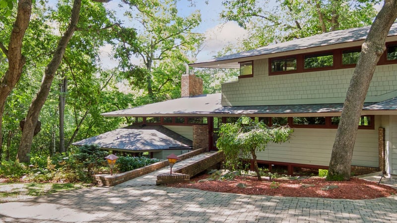 4 Thrush Ln, North Oaks, MN 55127