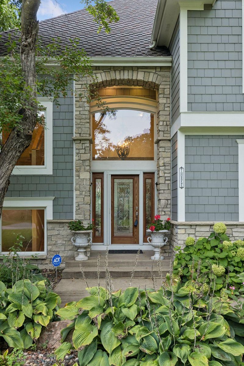 3 Scotch Pine Ln, North Oaks, MN 55127