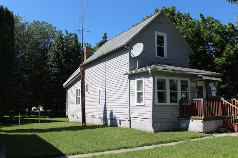 214 2nd St NW, Pennock, MN 56279