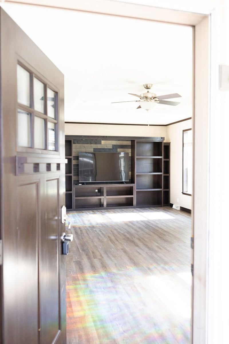 2200 Black Pine Dr, Cambridge, MN 55008