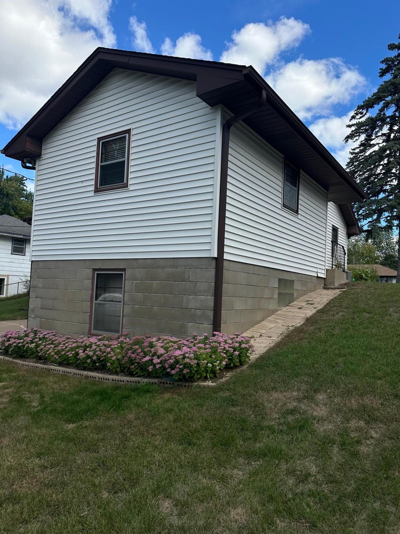 430 11th Ave NW, New Brighton, MN 55112