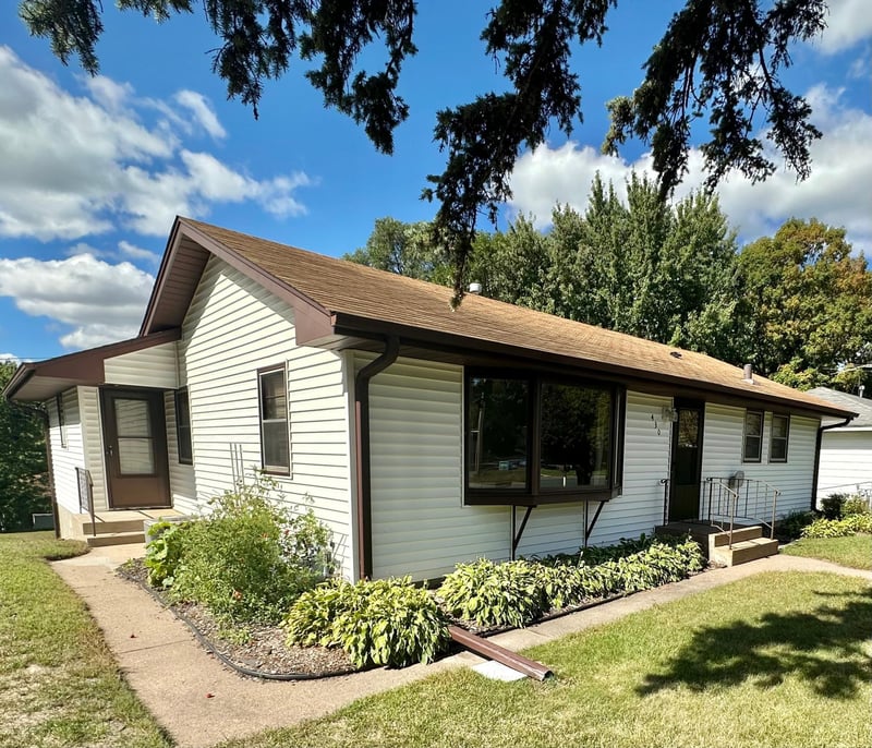 430 11th Ave NW, New Brighton, MN 55112