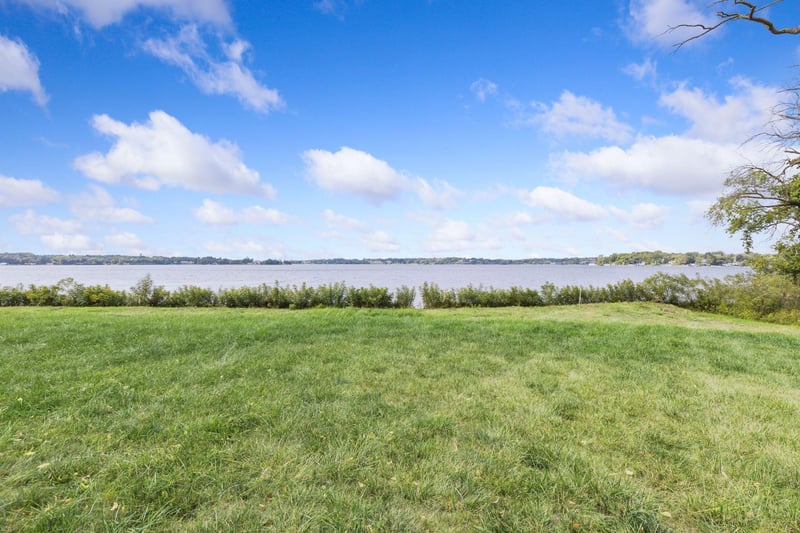 535 Bushaway Rd, Wayzata, MN 55391