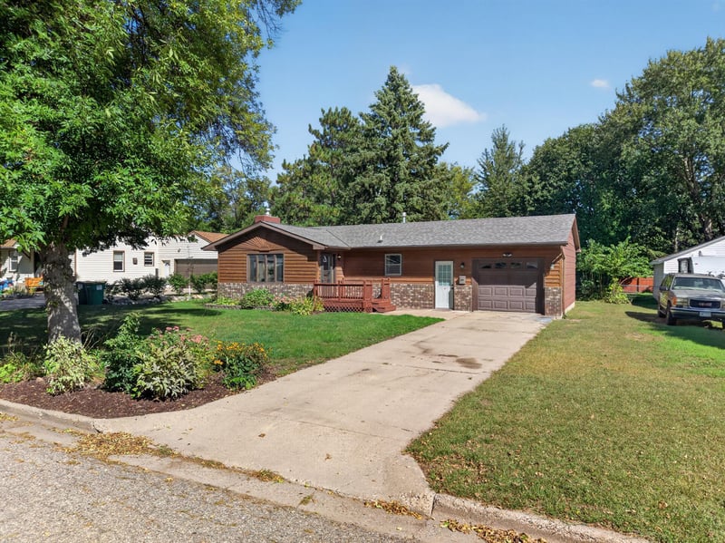 613 S Litchfield Ave, Litchfield, MN 55355