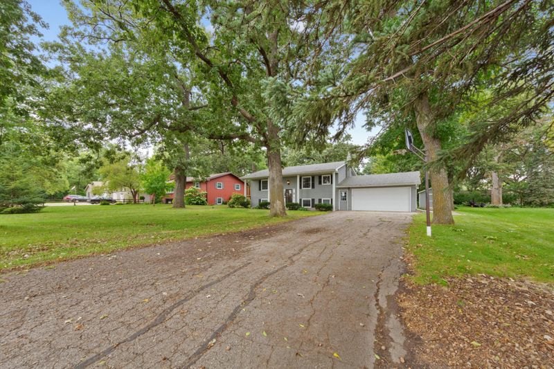 40499 520th St, North Mankato, MN 56003
