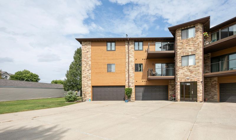 3201 14th St S #203, Moorhead, MN 56560