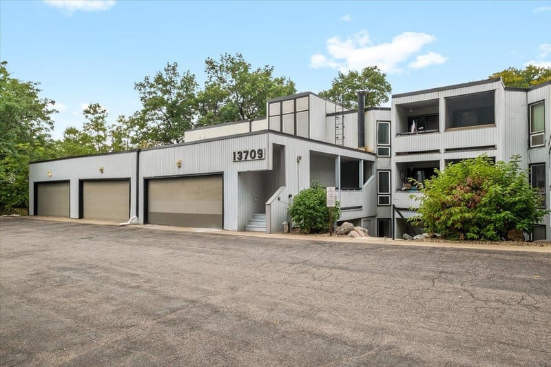 13709 Nicollet Ave #301, Burnsville, MN 55337