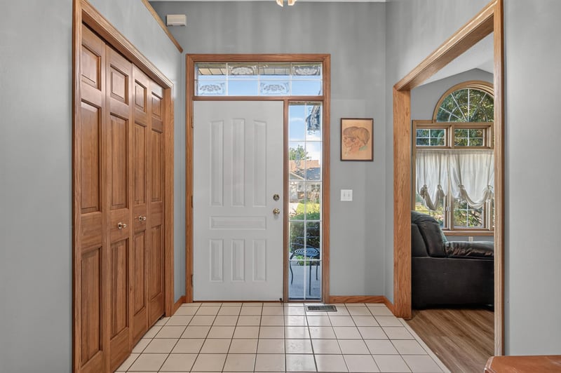2883 Duluth St, Maplewood, MN 55109