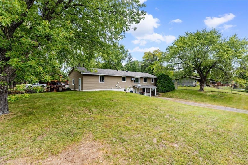 6101 Oak Cir, North Branch, MN 55056