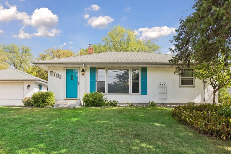 2128 Cohansey Blvd, Roseville, MN 55113