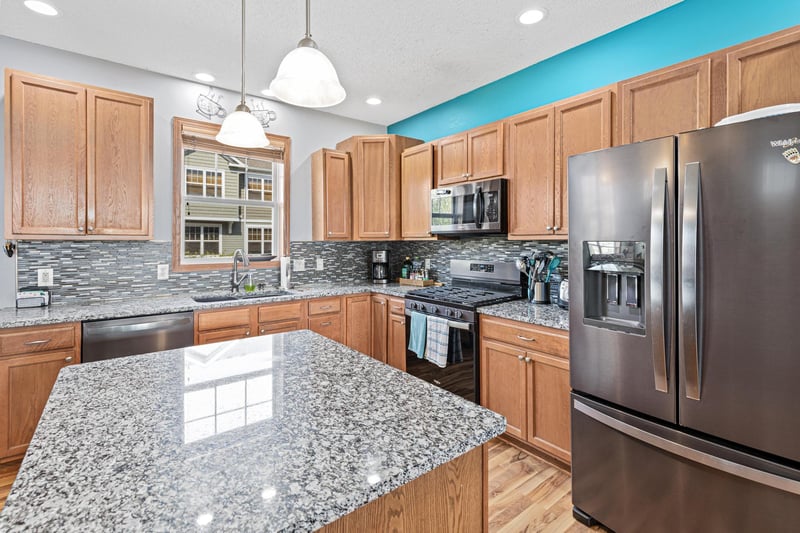 1802 Colonial Ln #1, Chanhassen, MN 55317
