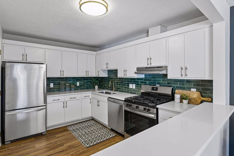 8948 Neill Lake Rd #B, Eden Prairie, MN 55347
