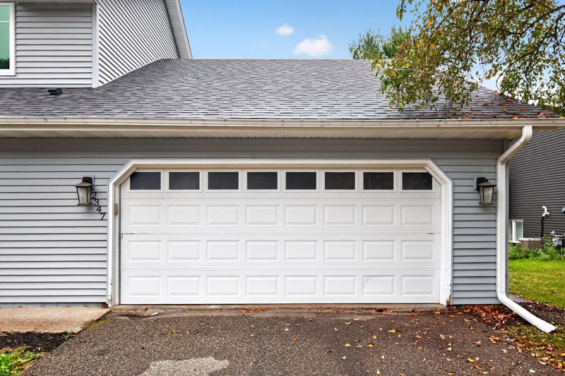 2347 Heath Ave N, Oakdale, MN 55128