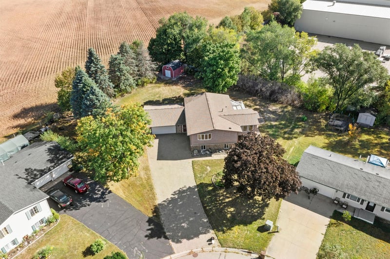 302 Jennifer Ln, Jordan, MN 55352