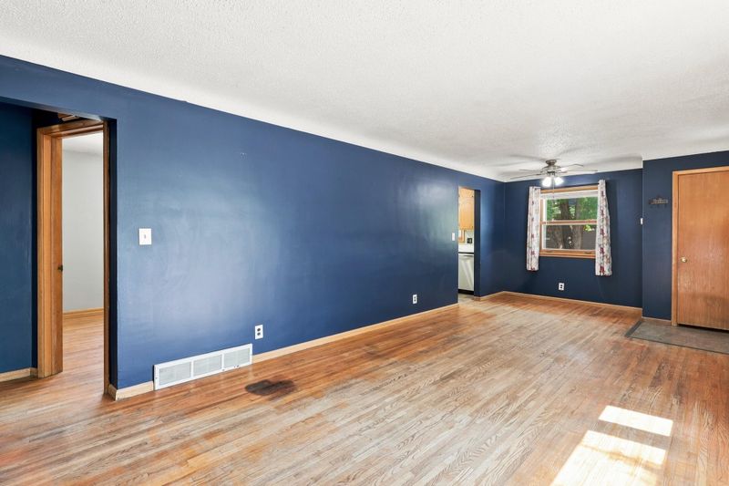 1045 Keefe St, Eagan, MN 55121