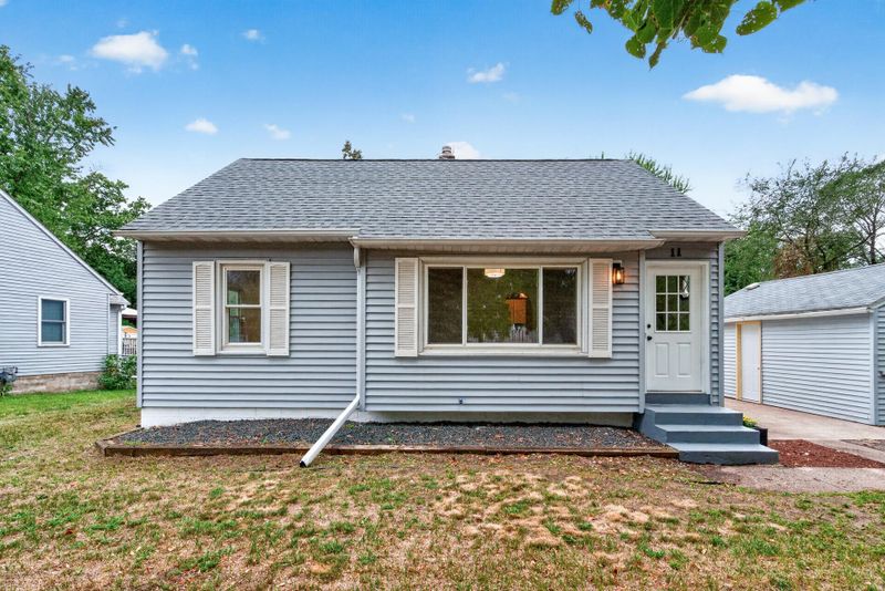 11 Edge Dr, Circle Pines, MN 55014